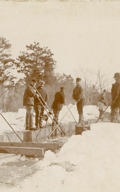 <h3>Ice Cutting, East Marion</h3>
<br>
<p><i>Photographer unknown</i></p>
<strong>Ca. 1900</strong>
<br>
<br>
<p>This photograph shows the west side of East Marion Lake with men pushing out ice through a sluiceway.</p>